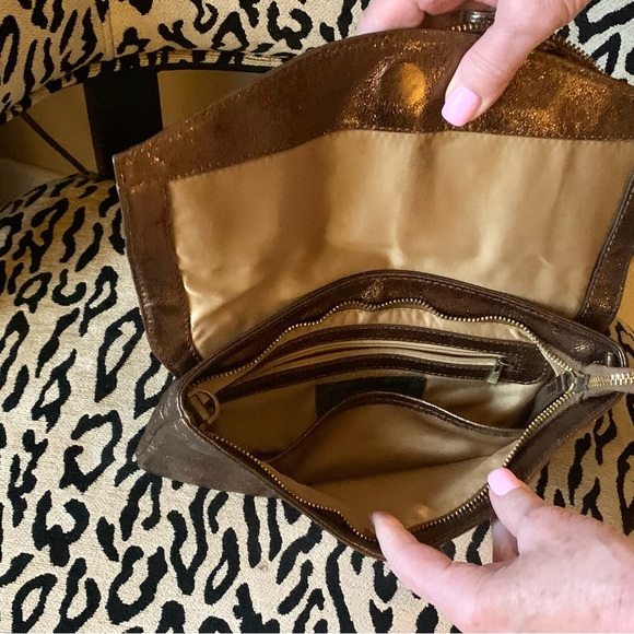 NWOT BEAUTIFUL BRONZE COLORED CLUTCH. 2COMPARTMENTS PLUS ZIPPER COMPARTMENT. - Picture 8 of 9